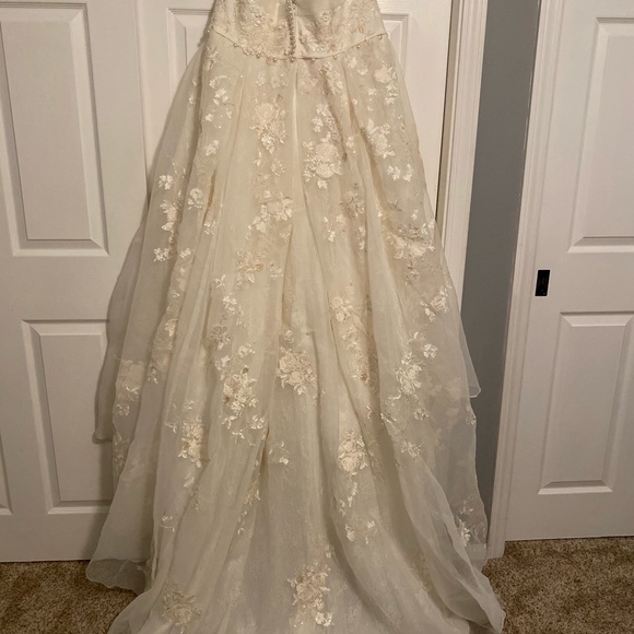 Oleg Cassini Organza Wedding Dress - Picture 5 of 8